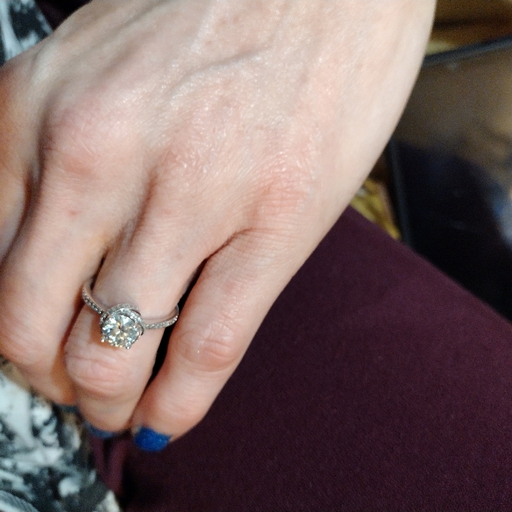 Size 7.5 Ring - Picture 4 of 6
